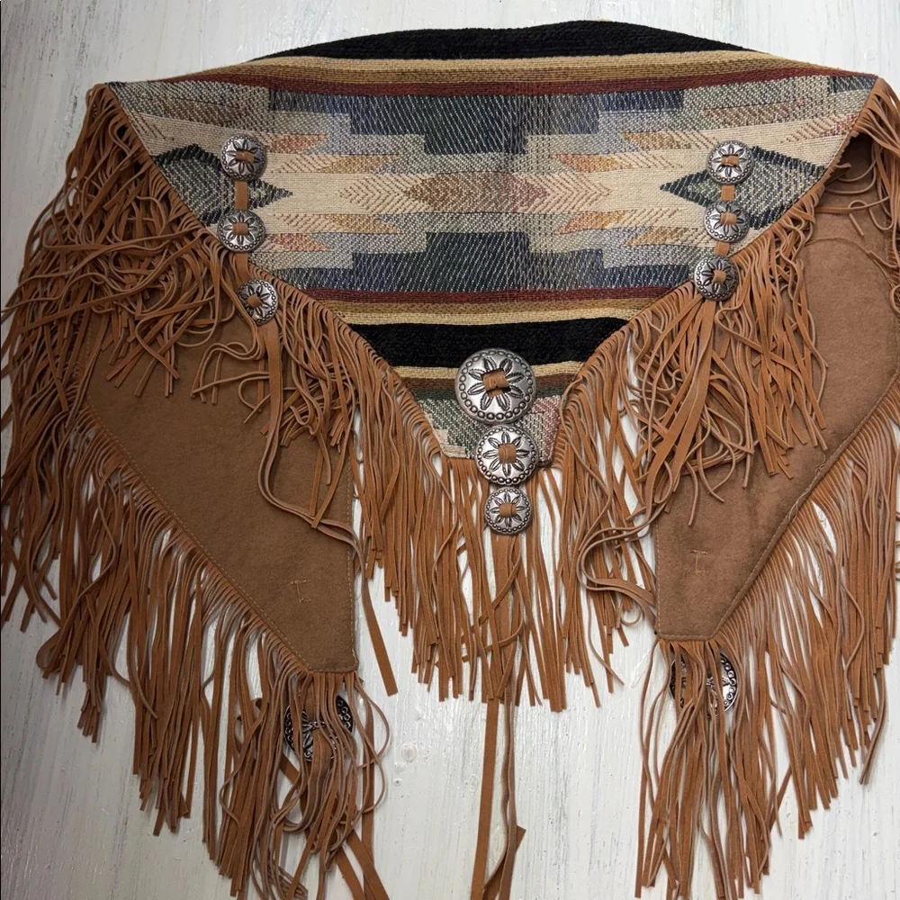 VTG Western Collection Fringed Shawl or Capelet w/ Silver Conchos Sz M - Picture 7 of 10